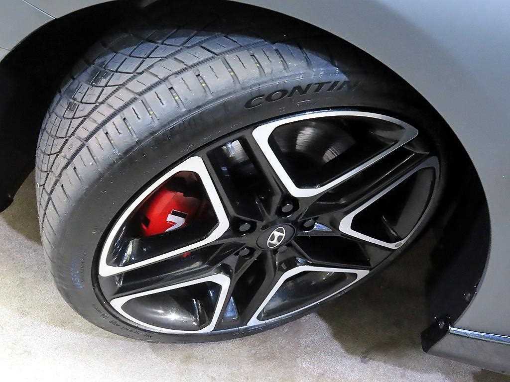 Hyundai Veloster — photo 20