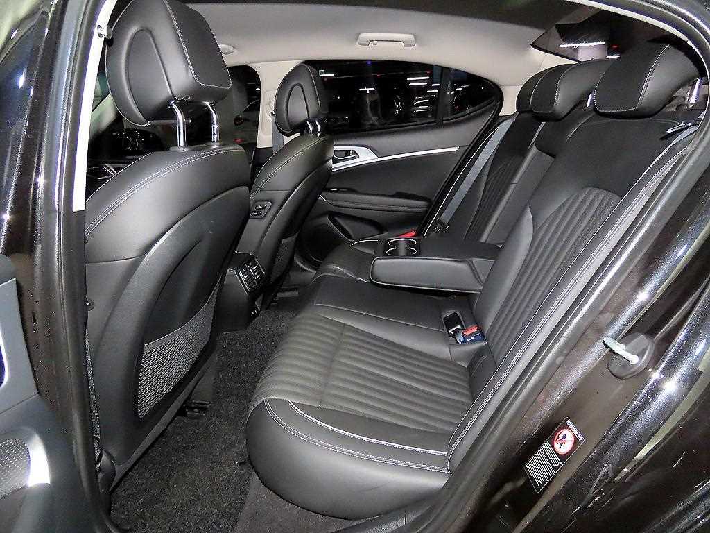 Genesis G70 — photo 07