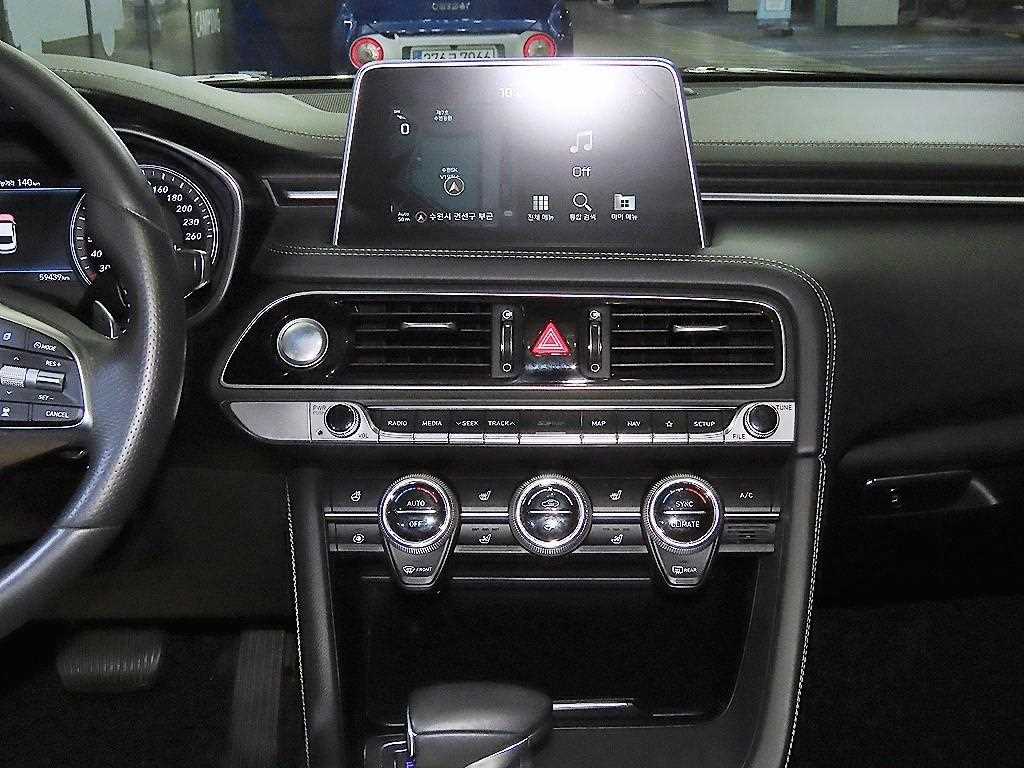 Genesis G70 — photo 11