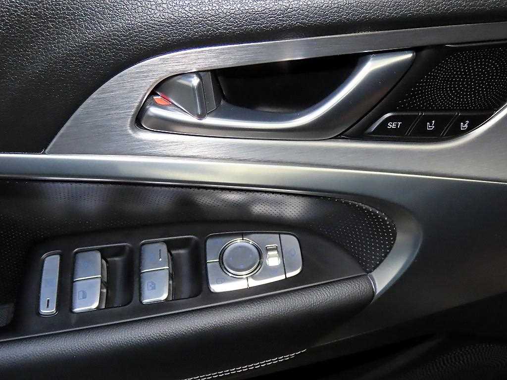 Genesis G70 — photo 13