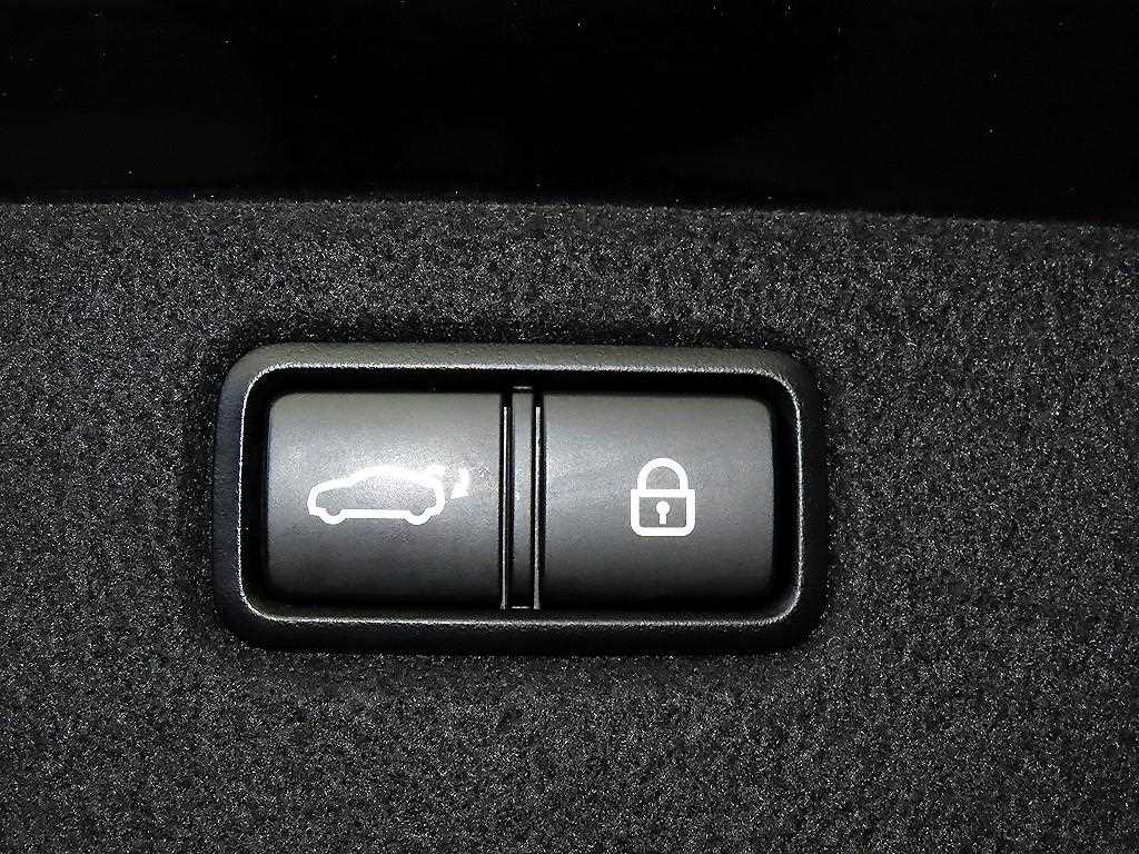 Genesis G70 — photo 17