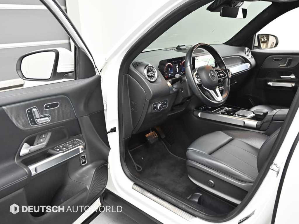 Mercedes-Benz GLB-Class — photo 11