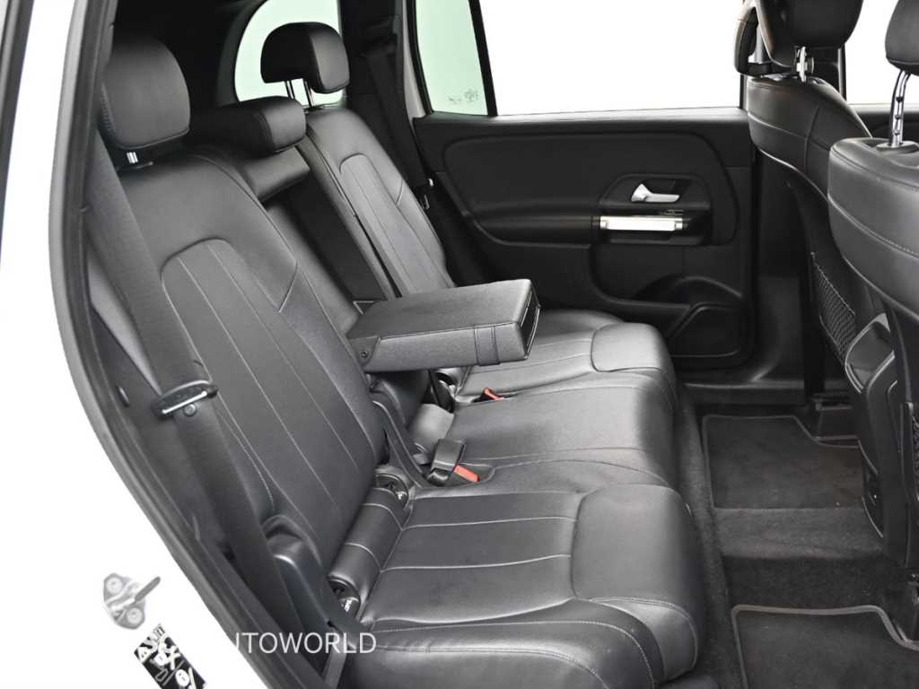 Mercedes-Benz GLB-Class — photo 12