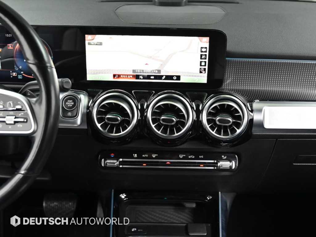 Mercedes-Benz GLB-Class — photo 14