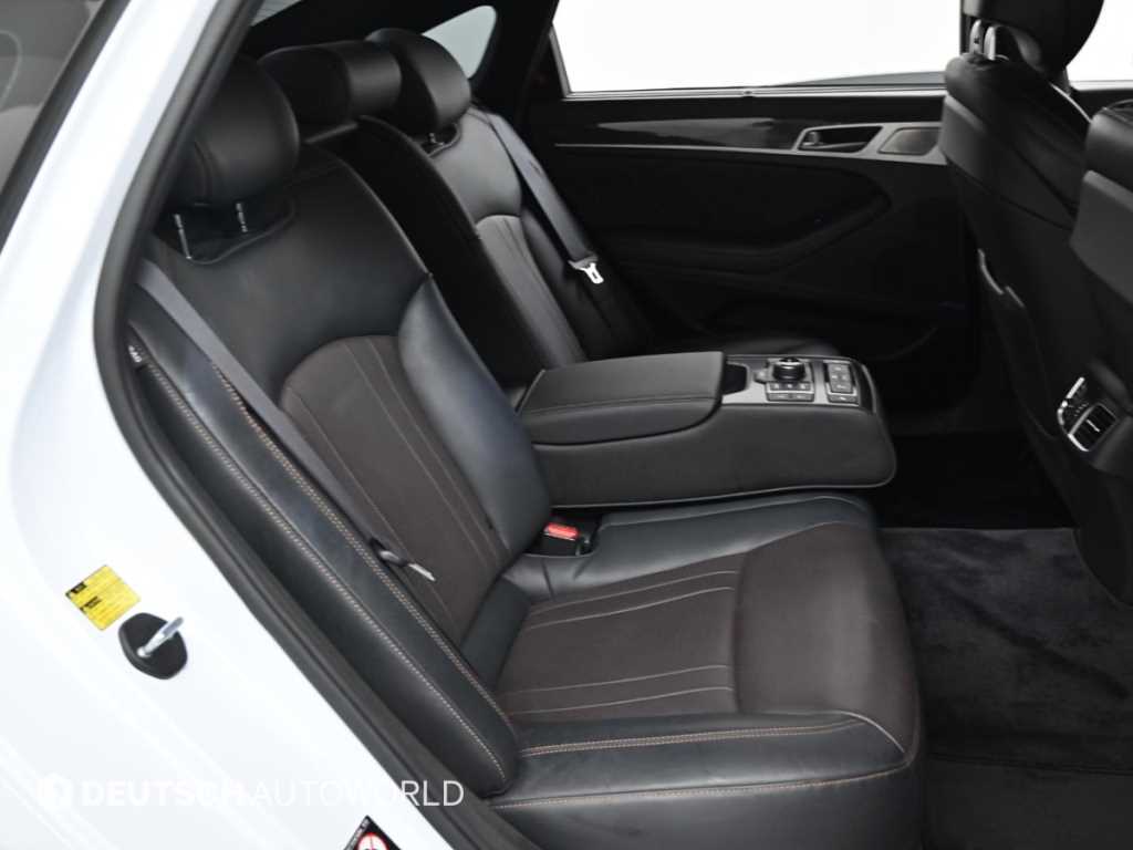 Genesis G80 — photo 12