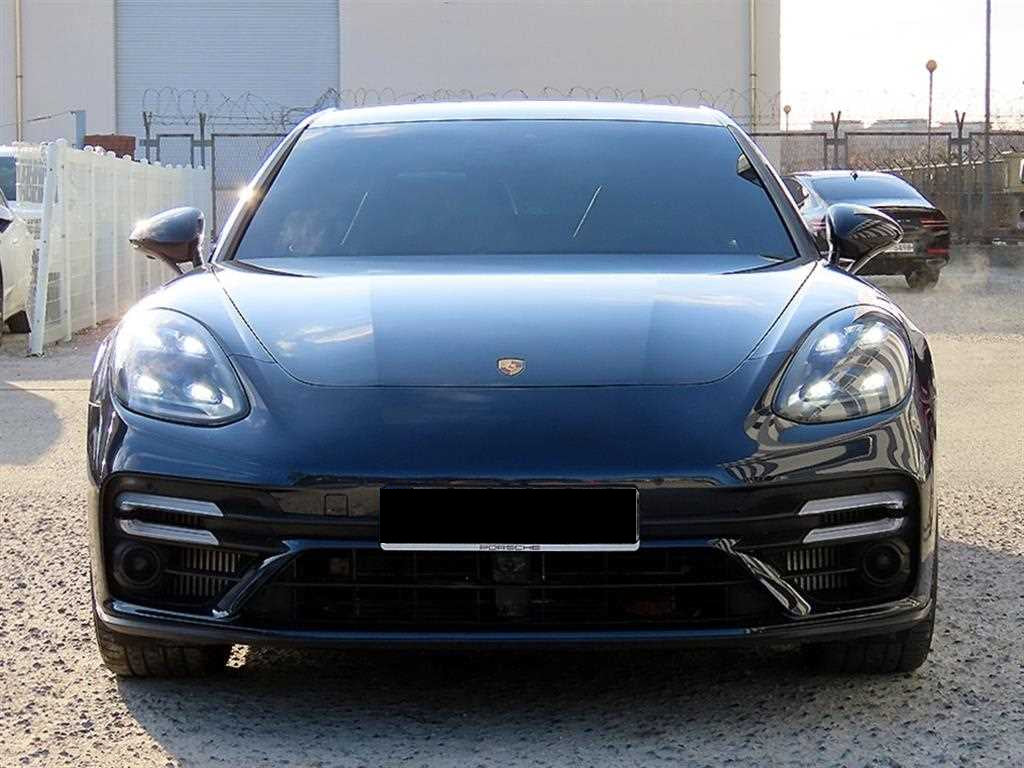 Porsche Panamera — photo 01