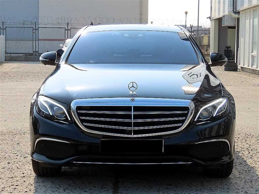 Mercedes-Benz E-Class — photo 01