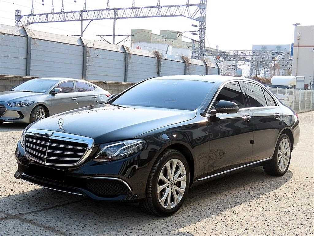 Mercedes-Benz E-Class — photo 02