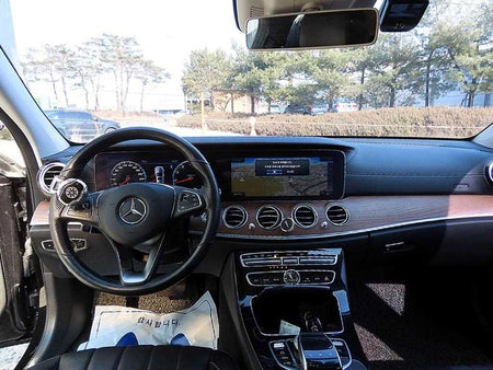 Mercedes-Benz E-Class — photo 07