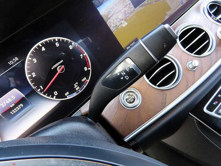 Mercedes-Benz E-Class — photo 11