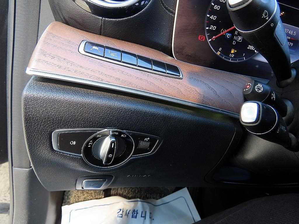 Mercedes-Benz E-Class — photo 12