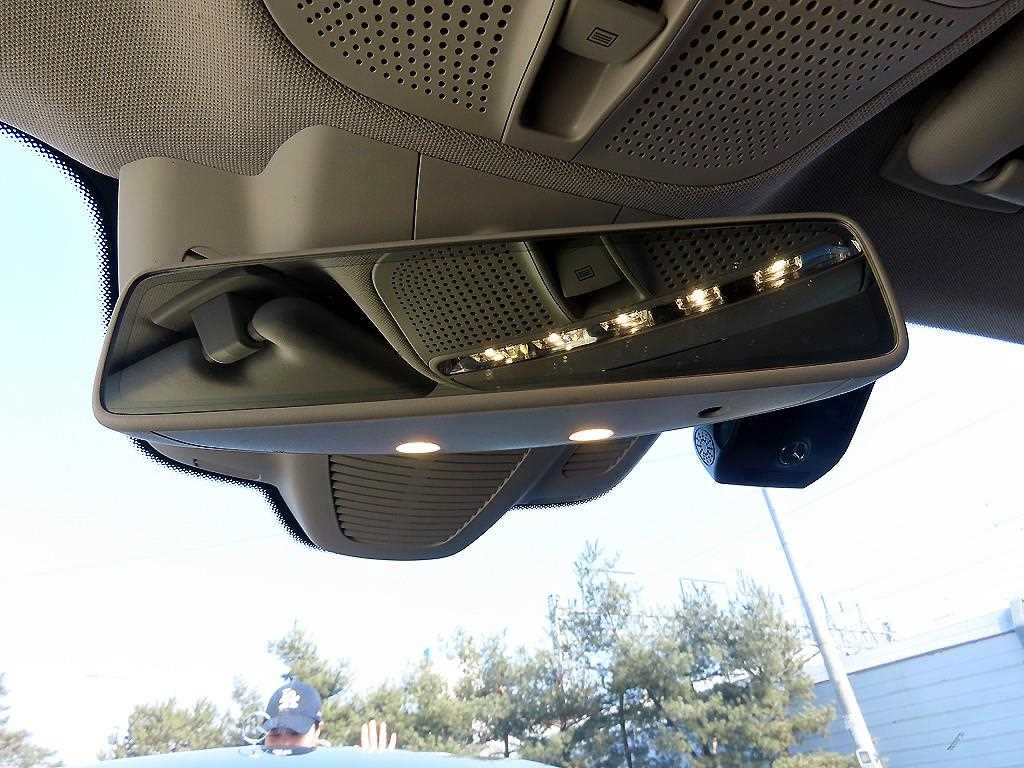 Mercedes-Benz E-Class — photo 14