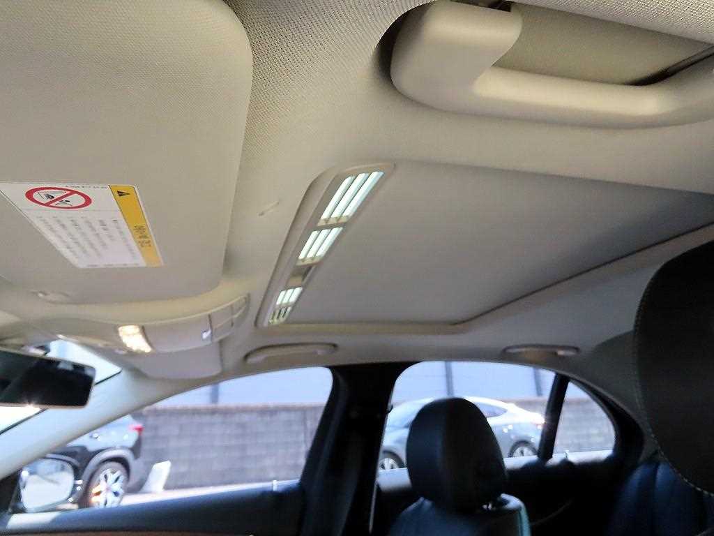 Mercedes-Benz E-Class — photo 16