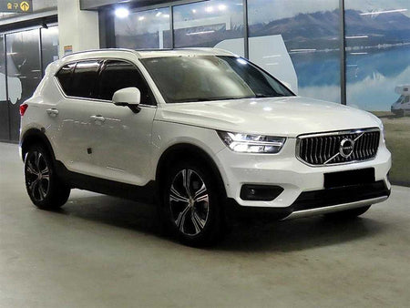Volvo XC40 — photo 01