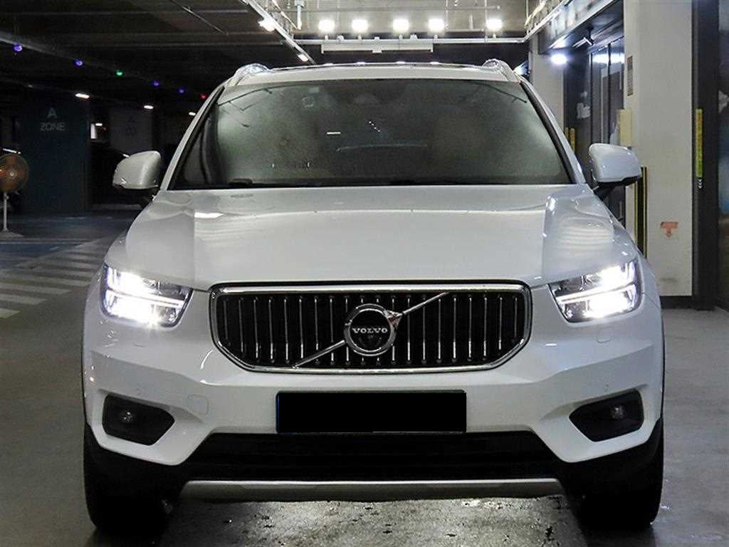 Volvo XC40 — photo 02