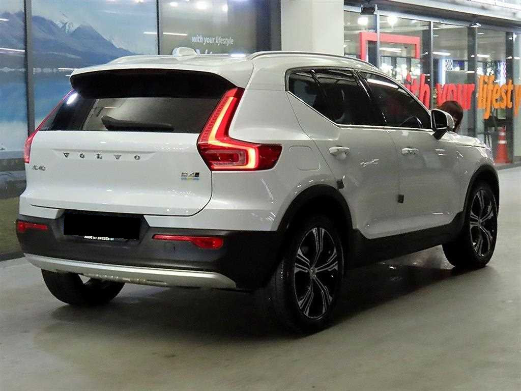 Volvo XC40 — photo 04