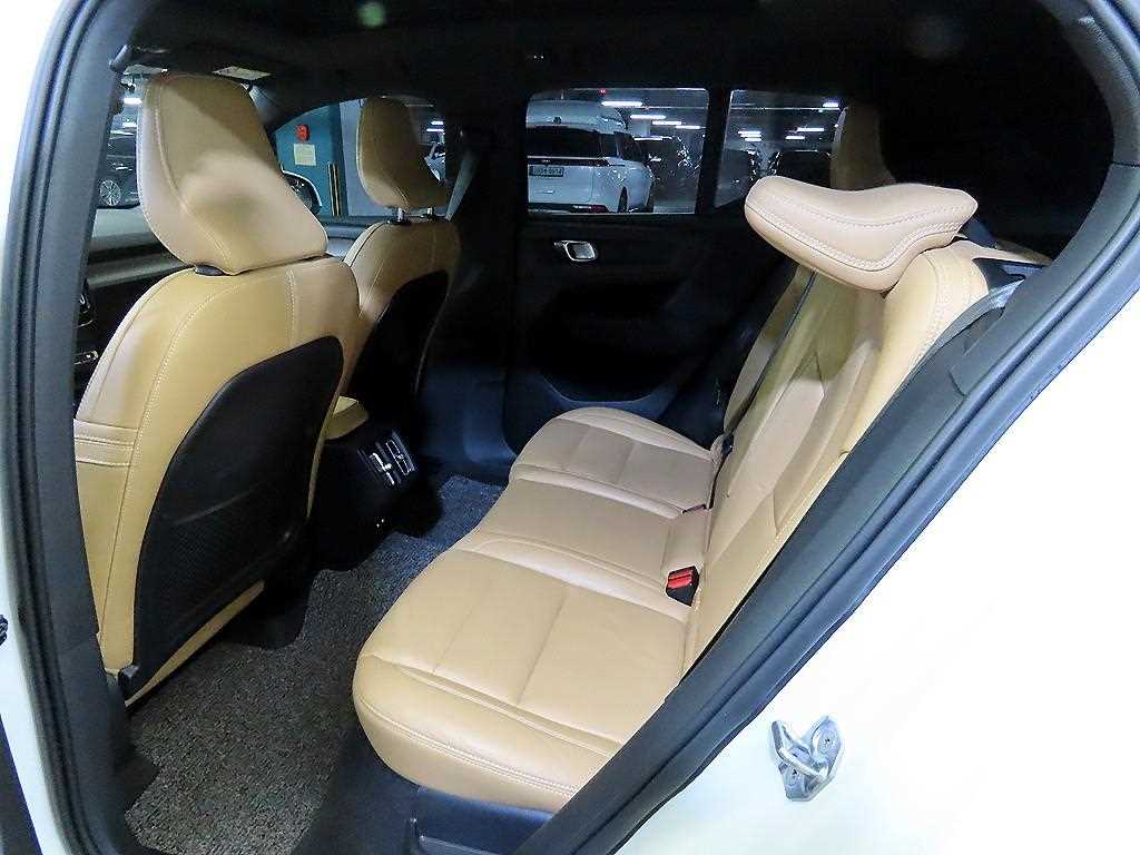 Volvo XC40 — photo 07