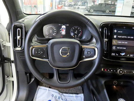 Volvo XC40 — photo 08
