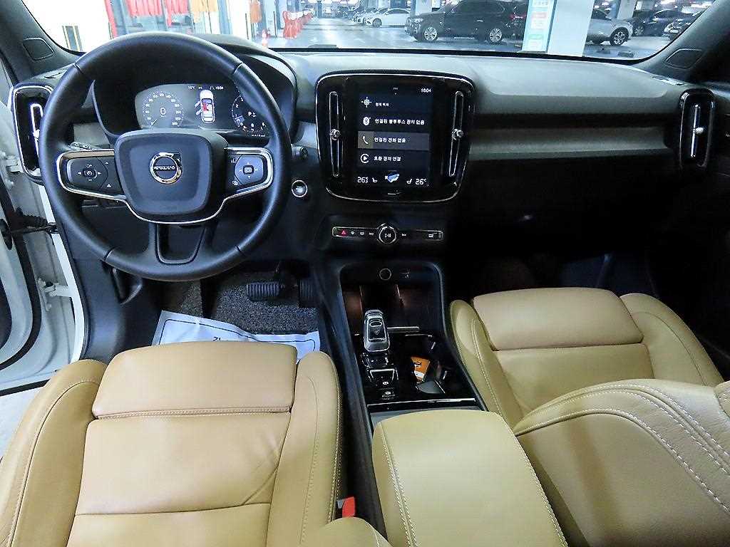 Volvo XC40 — photo 10