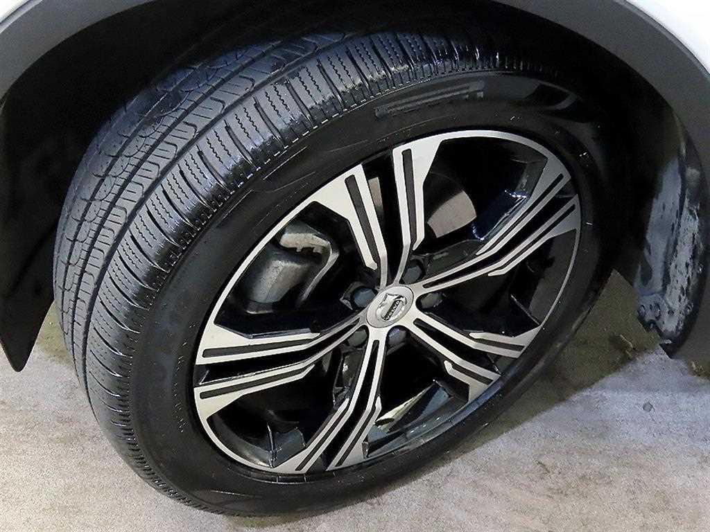 Volvo XC40 — photo 20