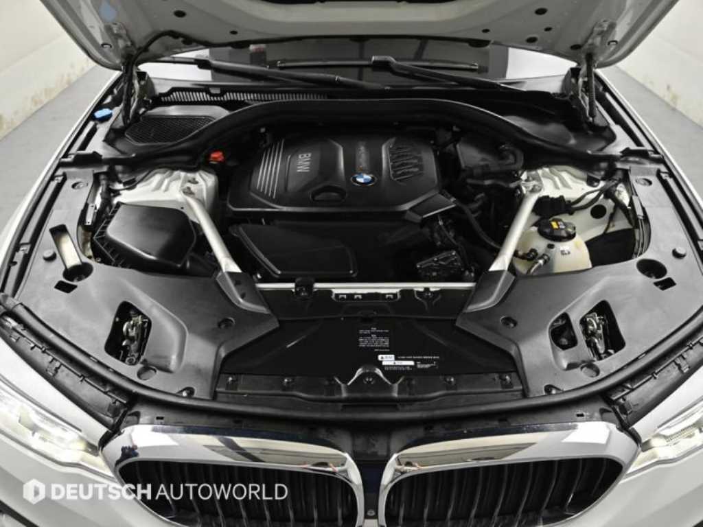 BMW 5-Series — photo 05