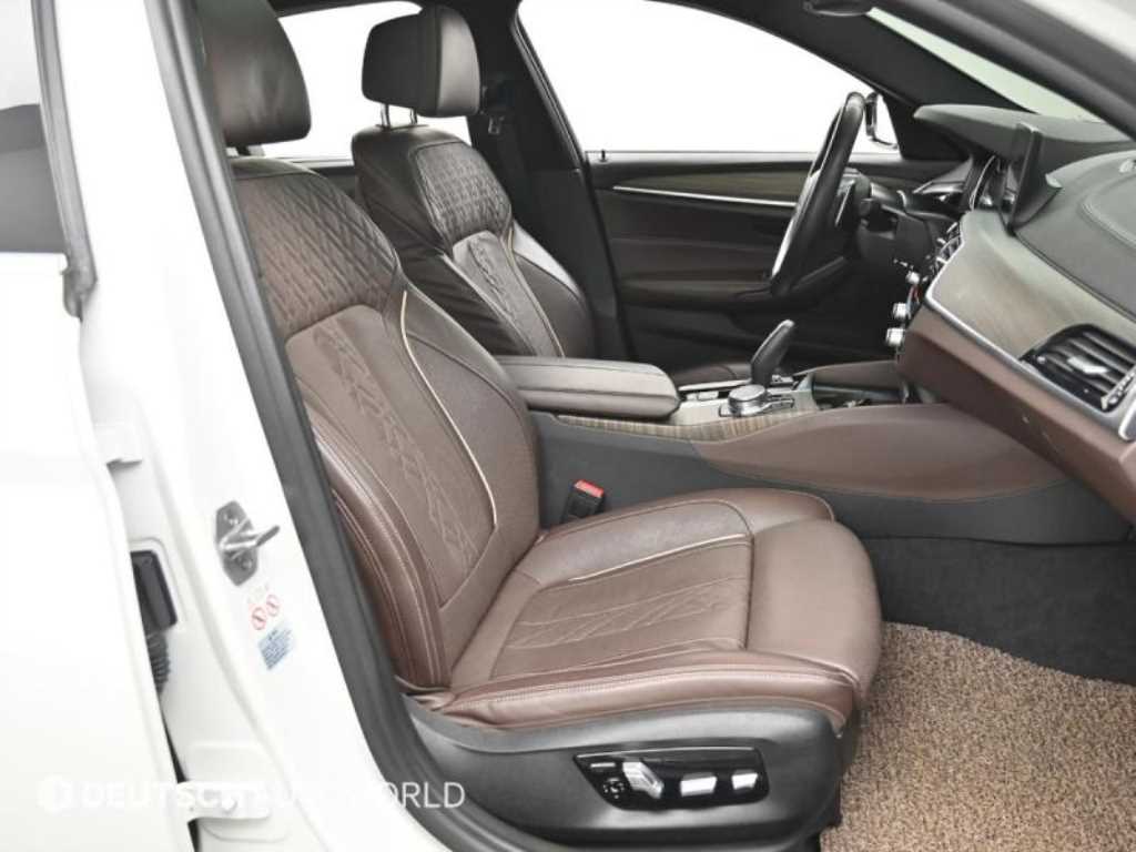 BMW 5-Series — photo 09