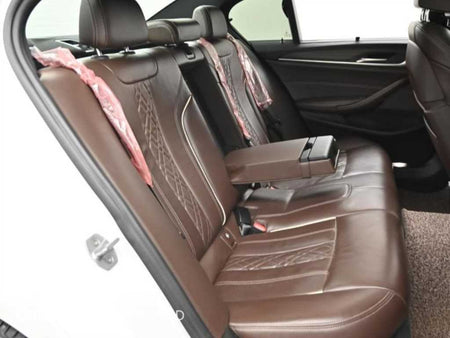 BMW 5-Series — photo 11