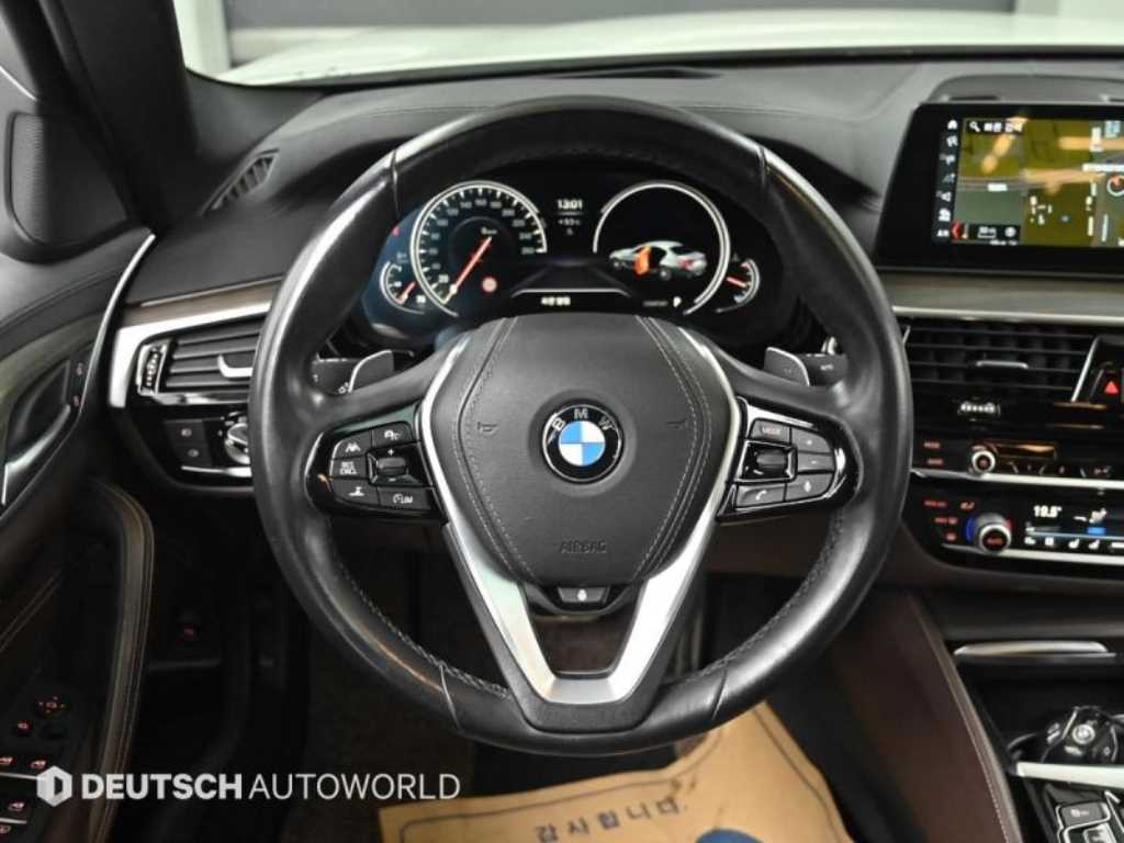 BMW 5-Series — photo 12