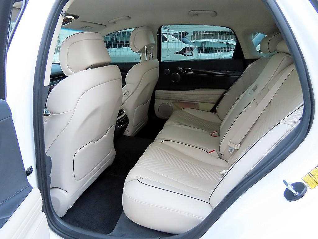 Genesis G80 — photo 06