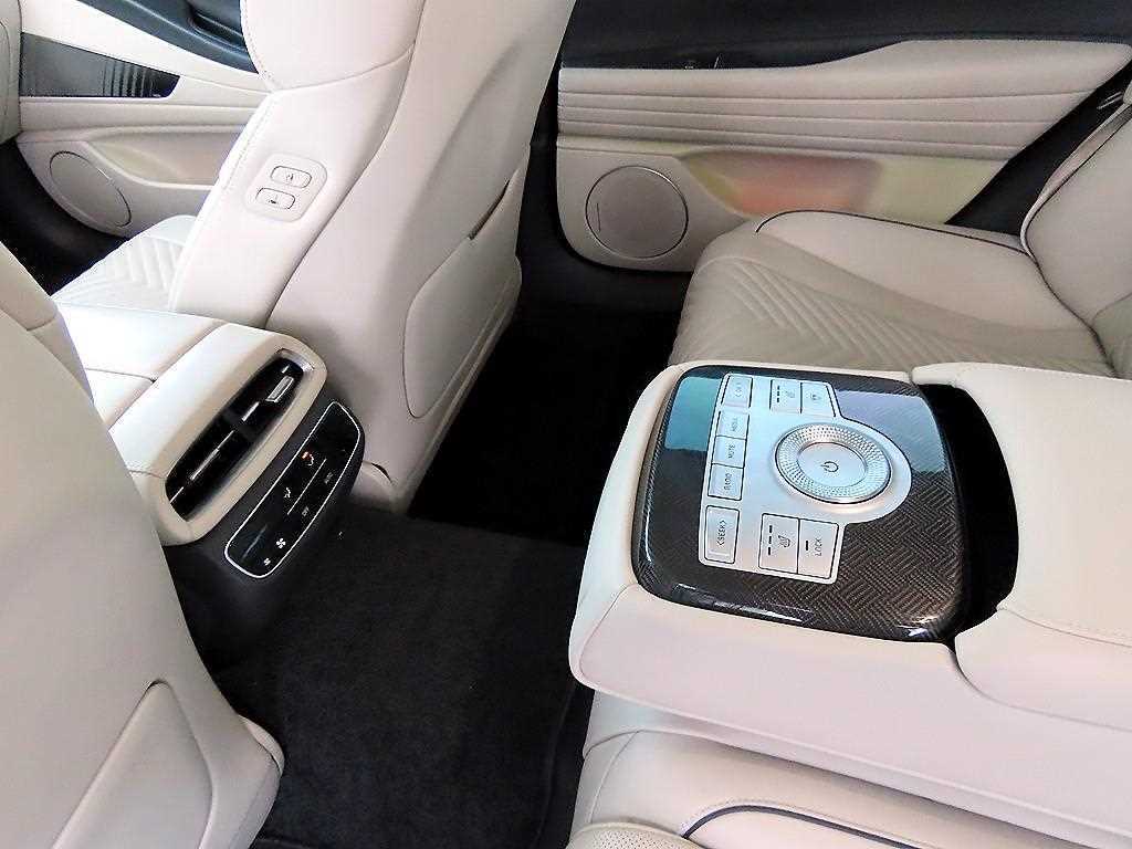 Genesis G80 — photo 16