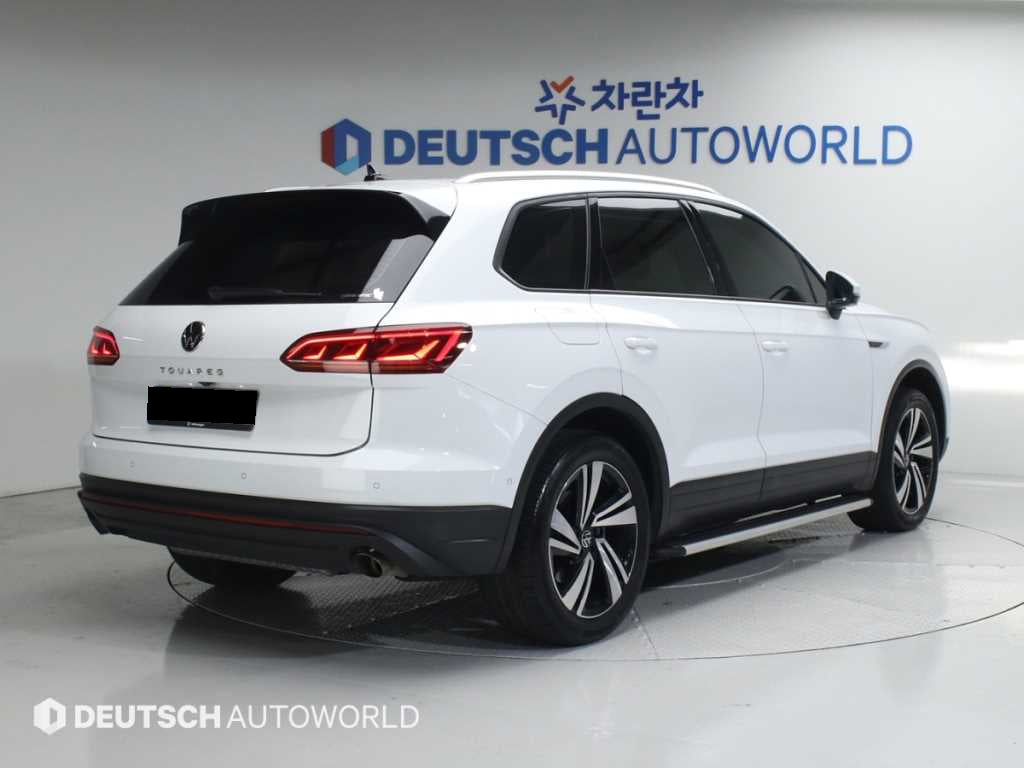 Volkswagen Touareg — photo 02