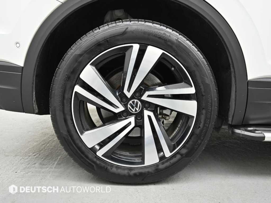 Volkswagen Touareg — photo 05