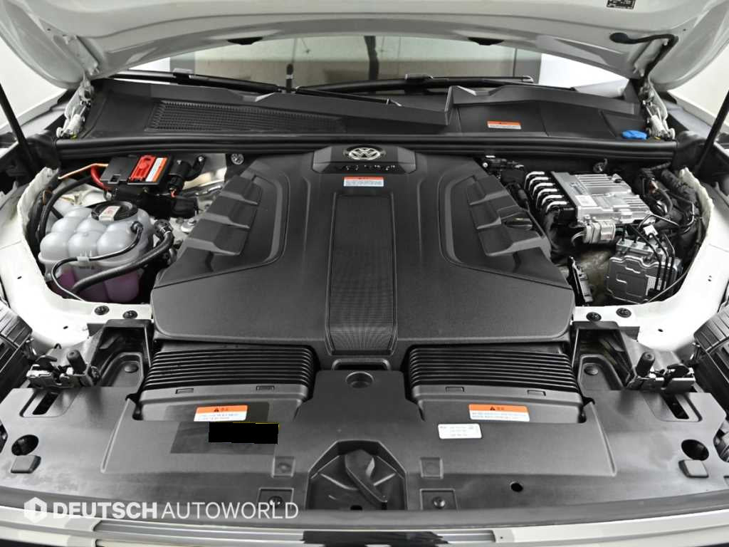 Volkswagen Touareg — photo 06
