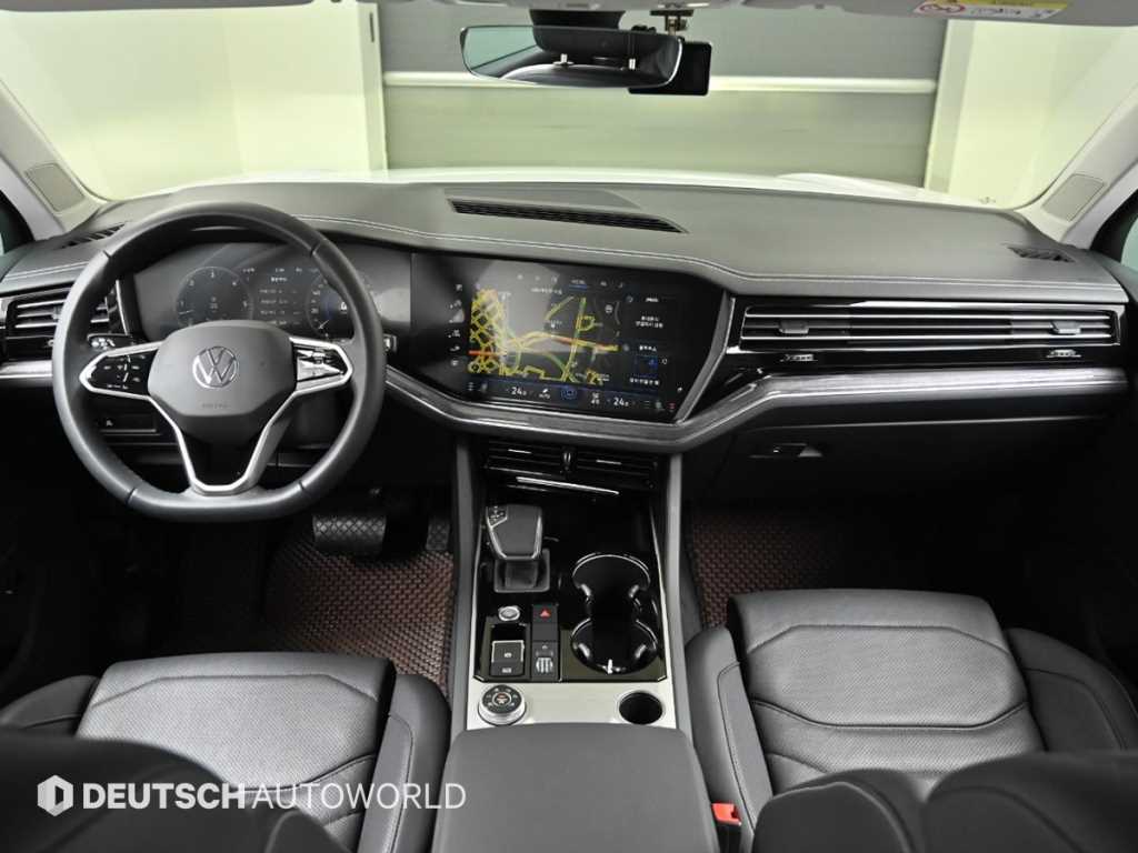 Volkswagen Touareg — photo 07