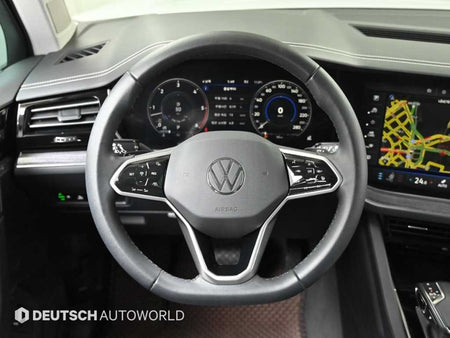 Volkswagen Touareg — photo 13