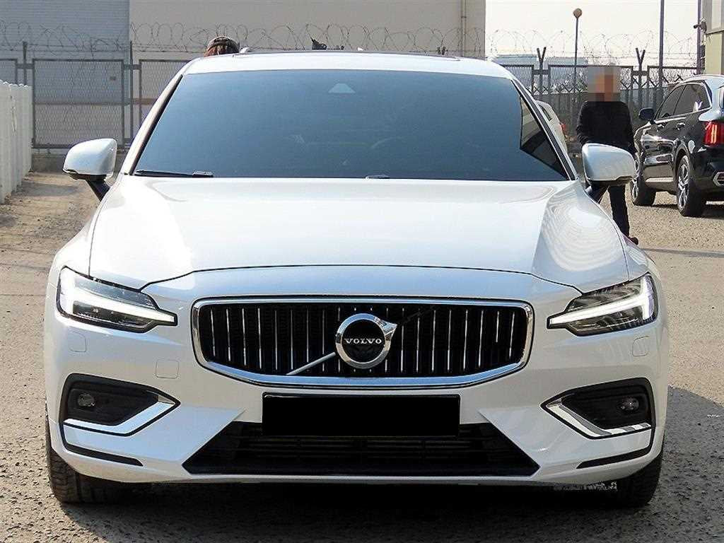 Volvo S60 — photo 01