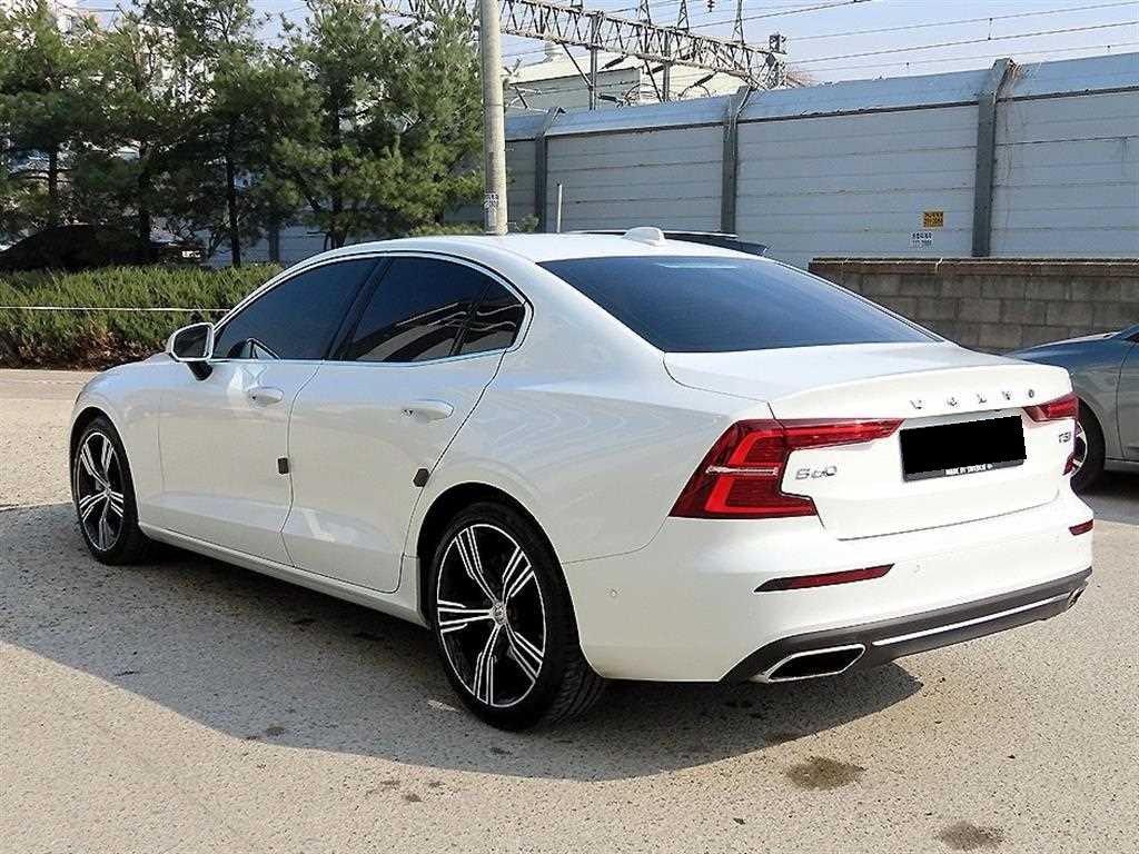 Volvo S60 — photo 03