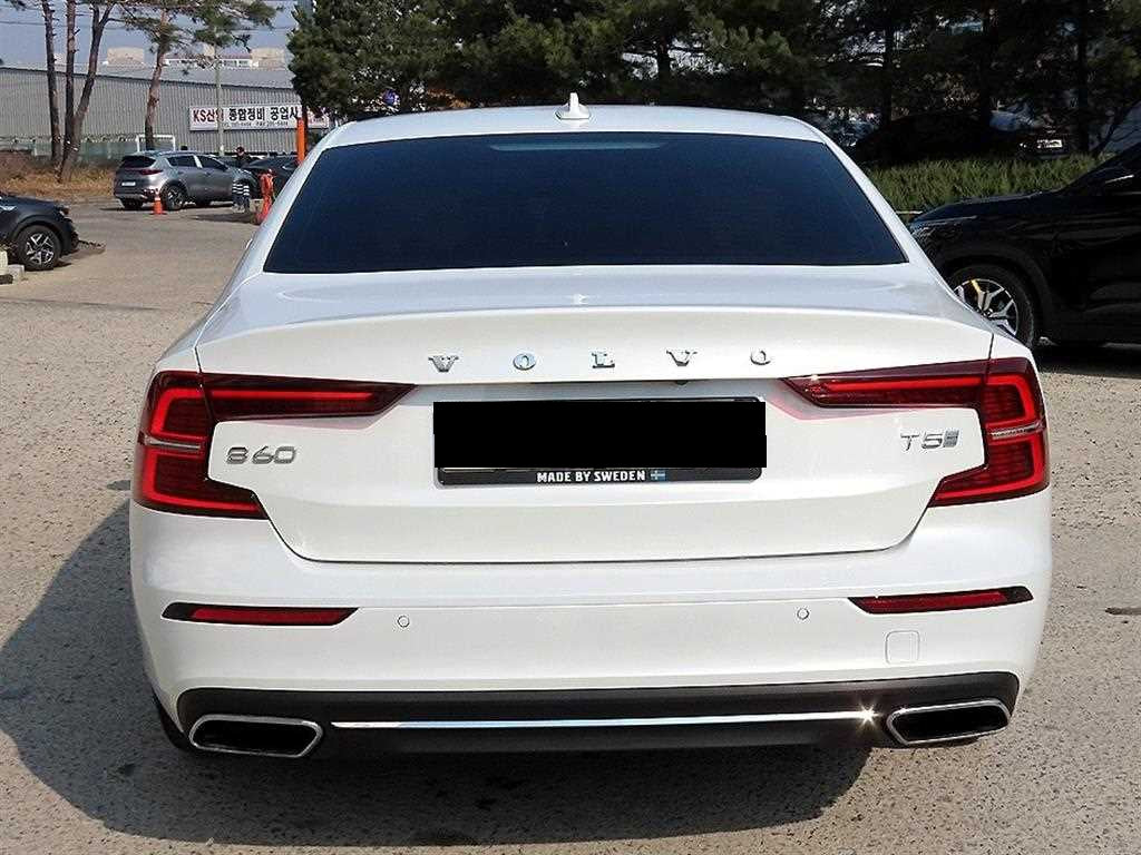 Volvo S60 — photo 04