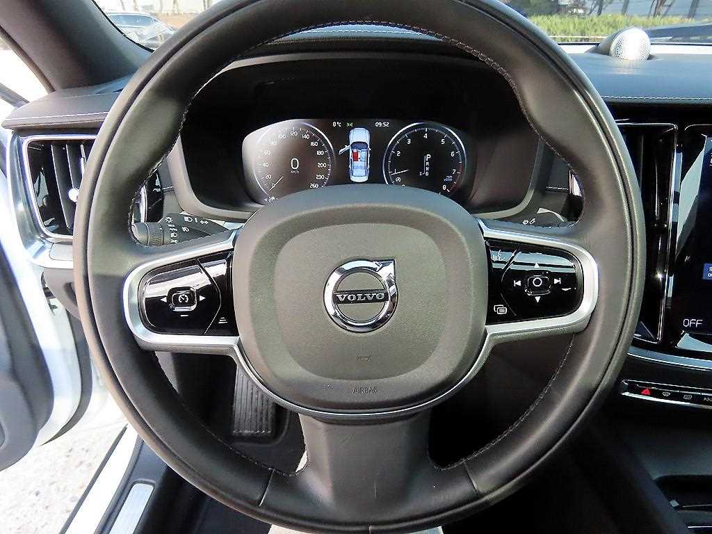 Volvo S60 — photo 08