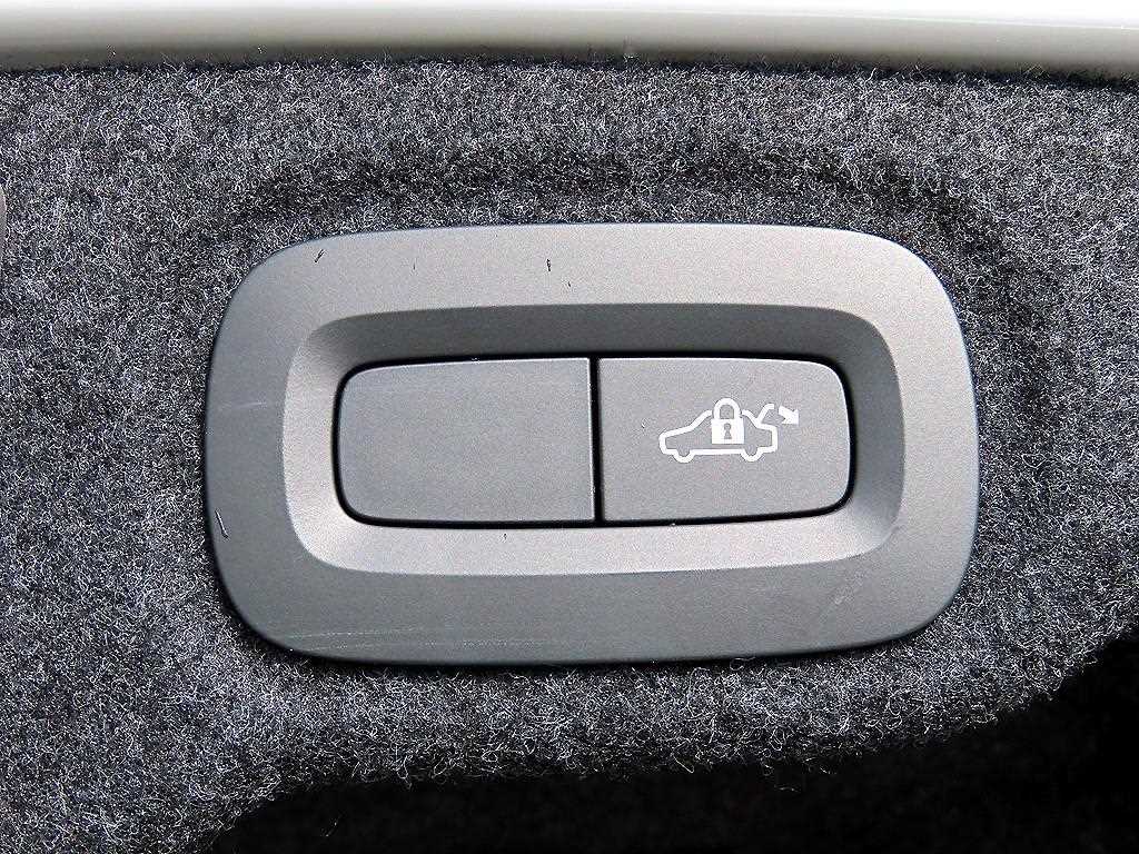 Volvo S60 — photo 17