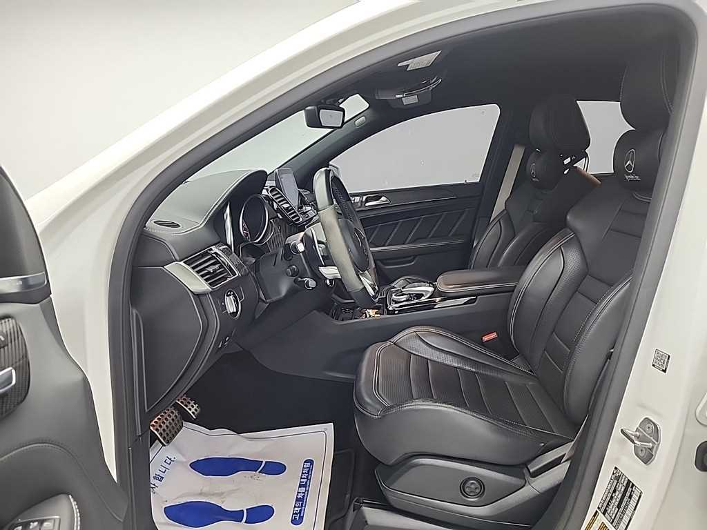 Mercedes-Benz GLE-Class — photo 11
