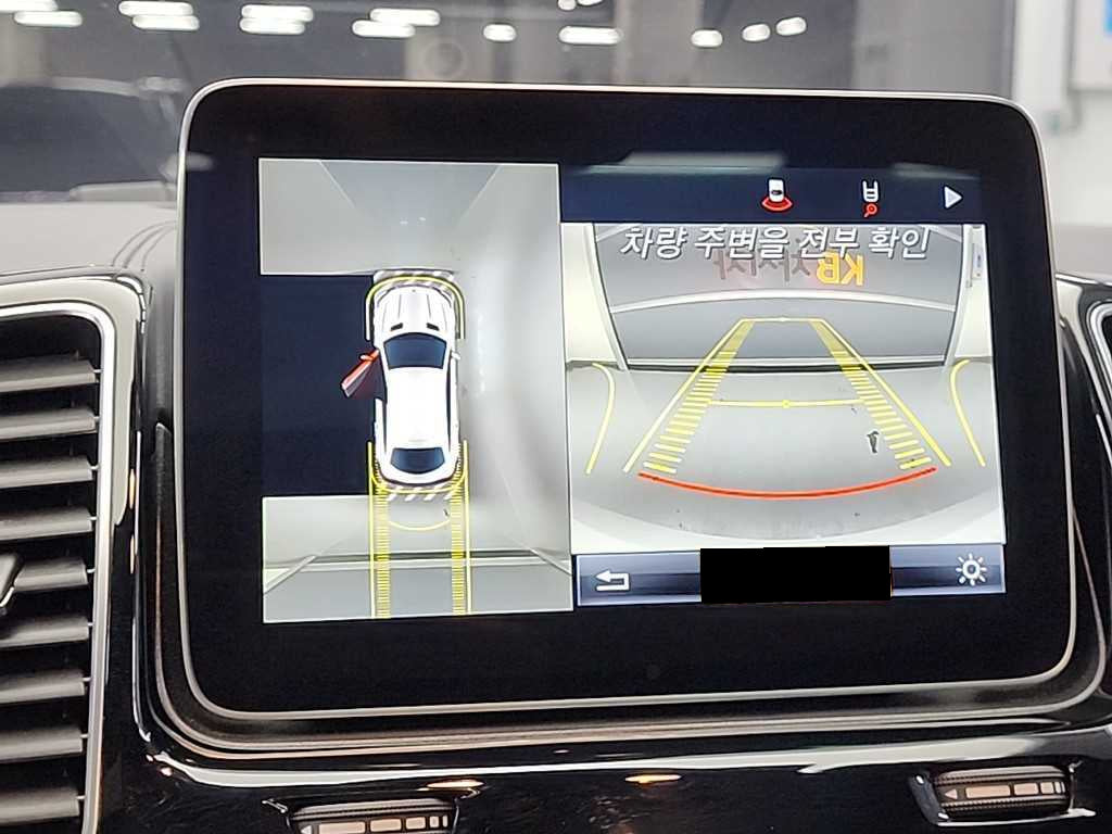 Mercedes-Benz GLE-Class — photo 16