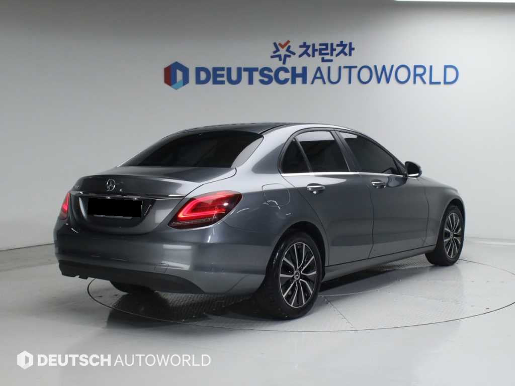 Mercedes-Benz C-Class — photo 02