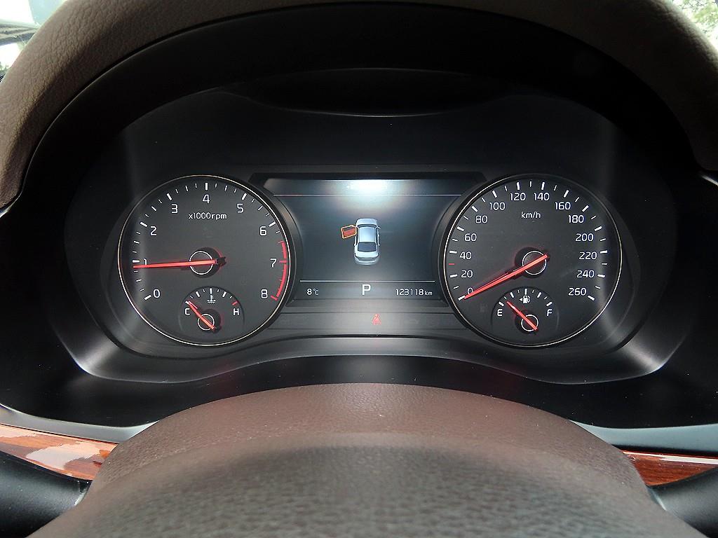 Kia K7 — photo 09