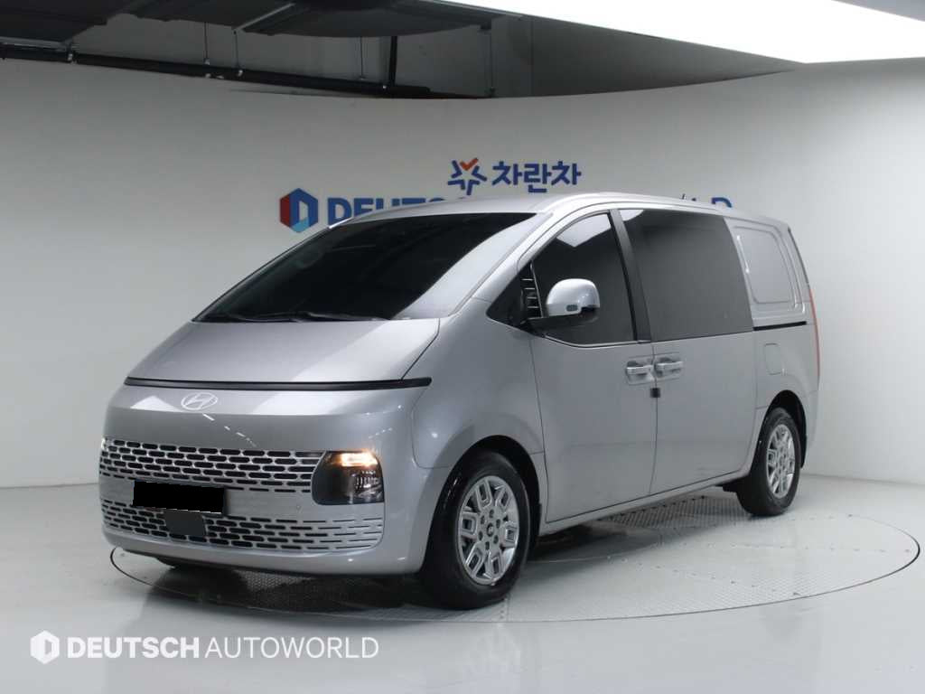 Hyundai Staria — photo 01