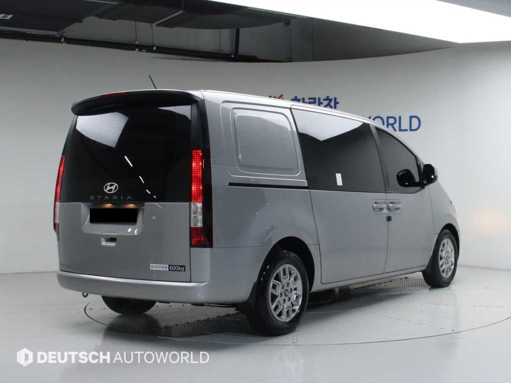 Hyundai Staria — photo 02