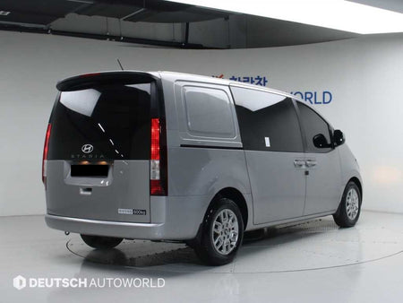 Hyundai Staria — photo 02