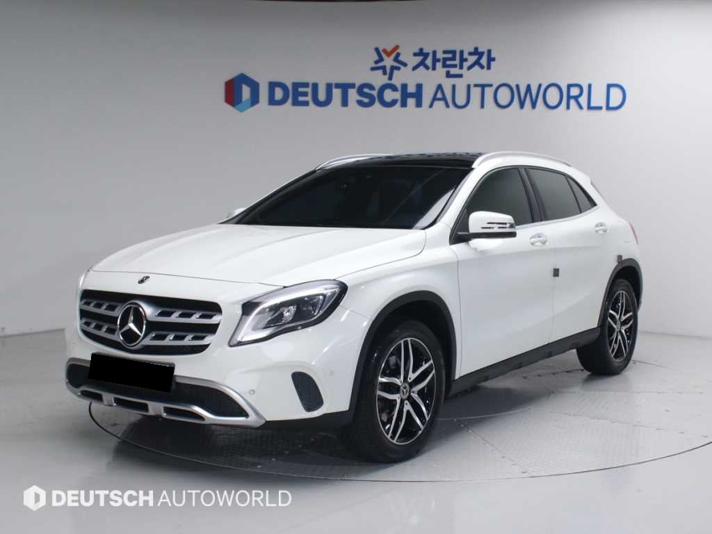 Mercedes-Benz GLA-Class — photo 01