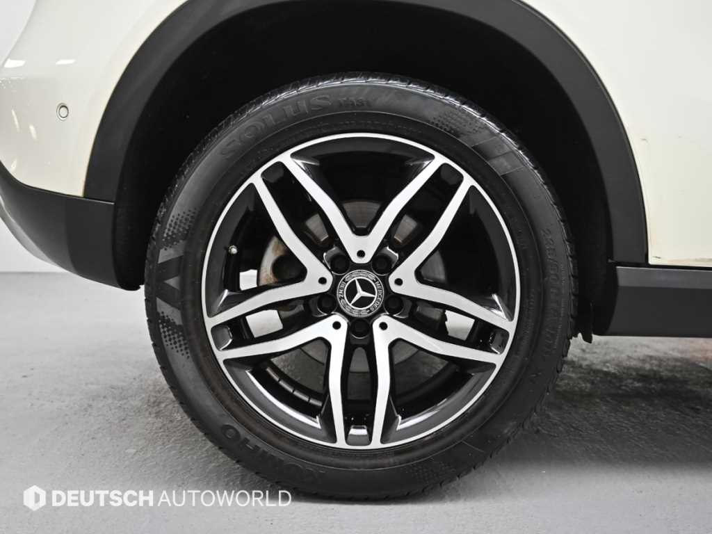 Mercedes-Benz GLA-Class — photo 05