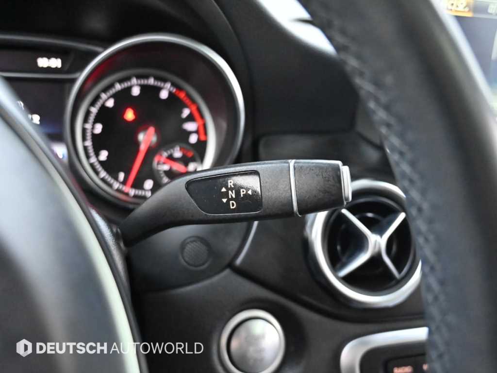 Mercedes-Benz GLA-Class — photo 09